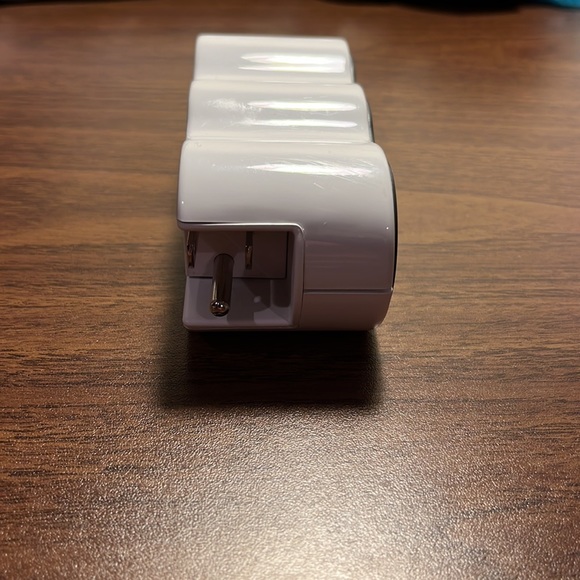 360 electrical mini surge protector 120V with 2 usb and plug outlets - Picture 5 of 8